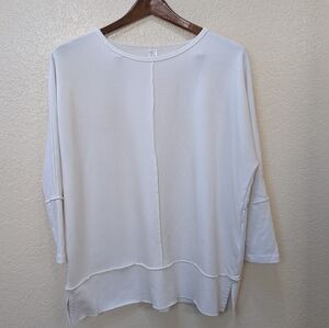 Comfortable Spanx Perfect Length 3/4 Sleeve Top. Size Medium